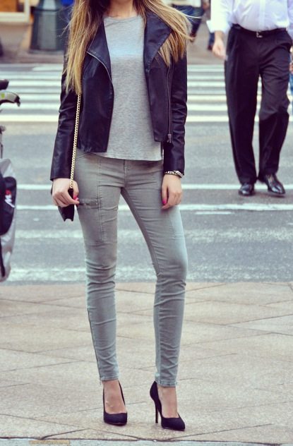 perfect fall outfit heels and jeans